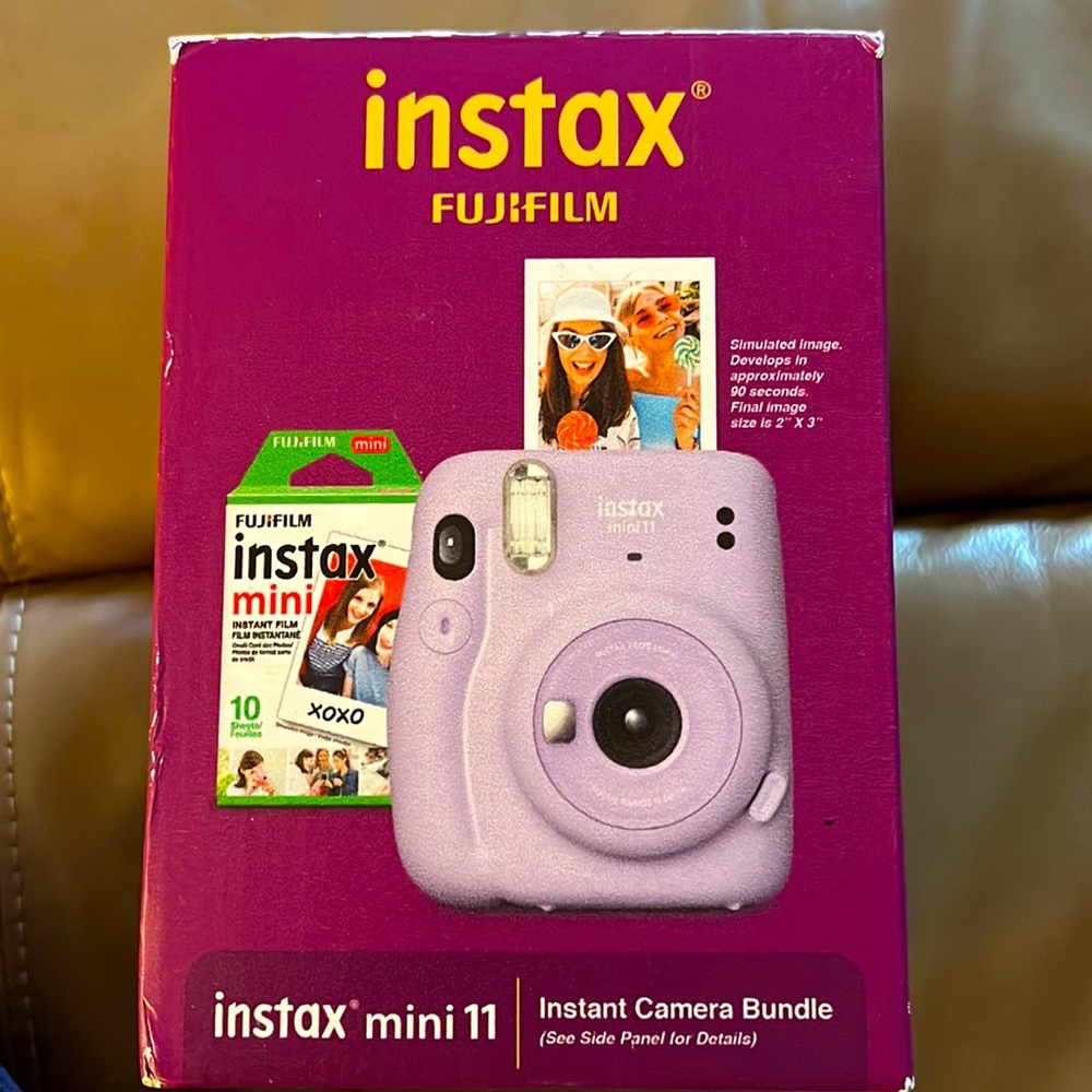 FUJIFILM INSTAX MINI 11 Instant Film Camera Bundle (Lilac Purple)